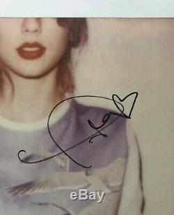 Set of 2 Signed Taylor Swift 1989 Vinyl Records from her Websites Christmas Sale