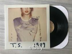 Set of 2 Signed Taylor Swift 1989 Vinyl Records from her Websites Christmas Sale