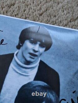 The Zombies Greatest Hits Vinyl Record Album SIGNED